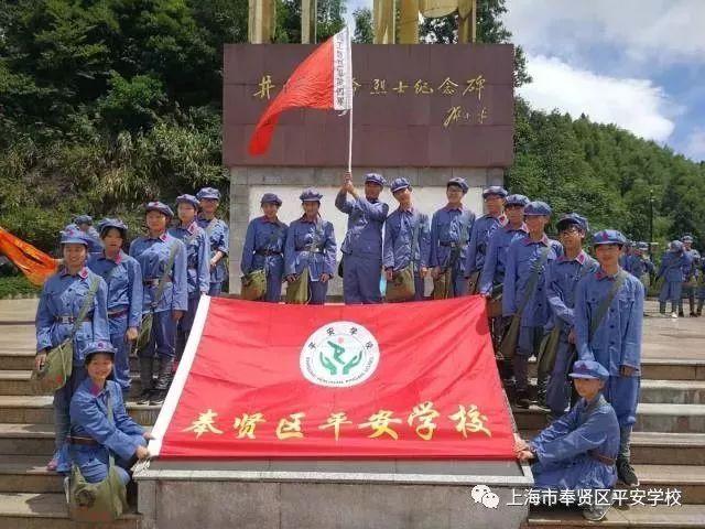 罕见旧照：穿旗袍的婉容，美甲的赵一荻，叼烟卷的是川岛芳子亲妹